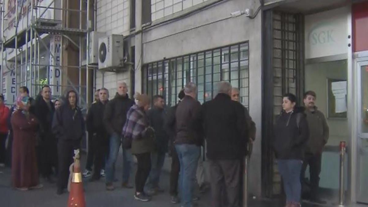 eyt-karari-sonrasi-ilk-gun-sgk-onunde-uzun-kuyruklar-olustu-g5qmwHPD.jpg
