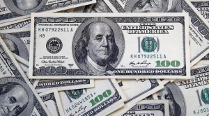 yil-sonu-dolar-kuru-beklentileri-geriledi-10590