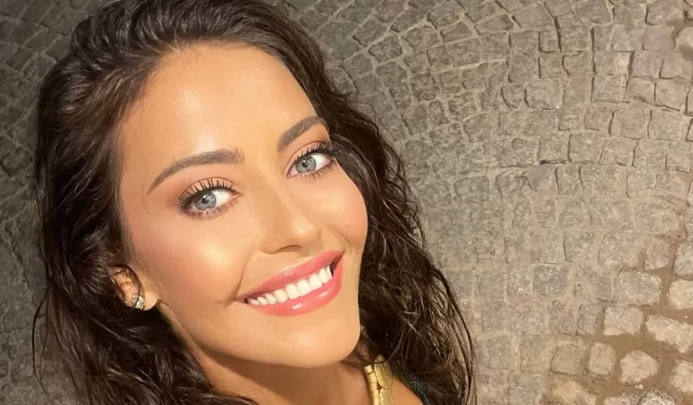 1200x675-oyuncu-tugba-melis-turk-umreden-bildirdi-adinin-hikayesini-ilk-kez-acikladi-meger-babaannesi-1765348829770