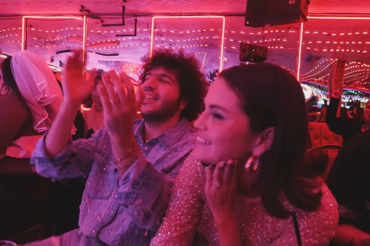 Selena Gomez’den Aşk Dolu Paylaşım: Eşi Benny Blanco ile Yeni Hayatından Kareler, Beğeni Yağdı! 1 - Selena Gomez’den Aşk Dolu Paylaşım: Eşi Benny Blanco ile Yeni Hayatından Kareler, Beğeni Yağdı!