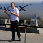 hedef-800-milyar-dolar-spacex-hiz-verdi-ay-ussu-insa-edecegiz-0e9c
