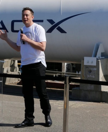 hedef-800-milyar-dolar-spacex-hiz-verdi-ay-ussu-insa-edecegiz-0e9c