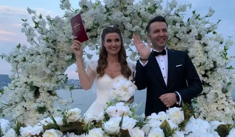 mehmet-akif-ersoyun-ifsasi-sonrasi-pinar-erbasa-mesaj-yagdi-verilmis-sadakaniz-varmis-wveu