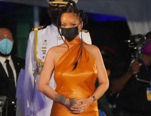 BARBADOSLU YILDIZ RİHANNA HAMİLE Mİ?