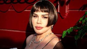 SEZEN AKSU EVİNİN BAHÇESİNE MEZAR YAPTIRDI