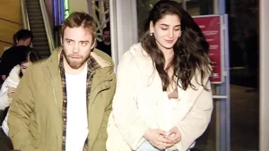 Murat Dalkılıç, oyuncu sevgilisi Sitare Akbaş ile öpüşürken görüntülendi