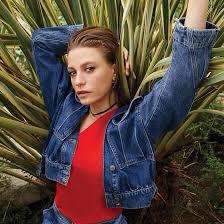 SERENAY SARIKAYA: 