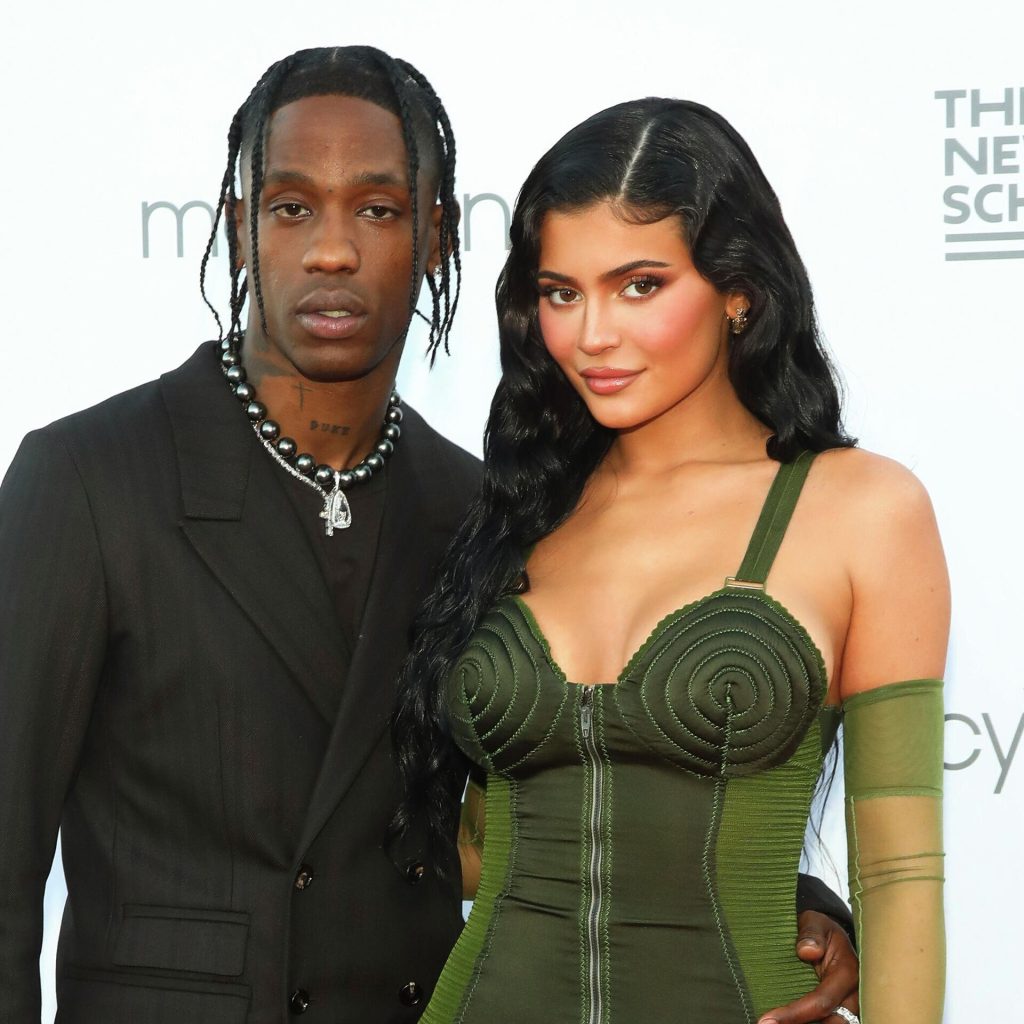 Kylie Jenner ve Travis Scott üçlü ilişki istiyor