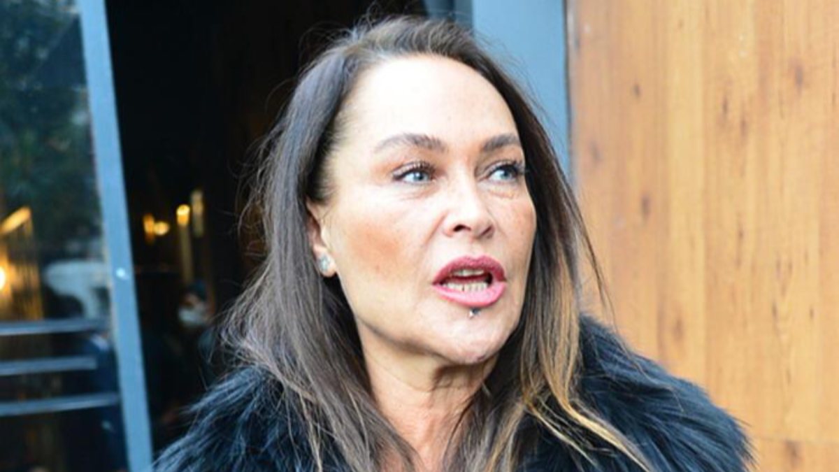 58 yaşındaki Hülya Avşar, bikinili görüntülendi