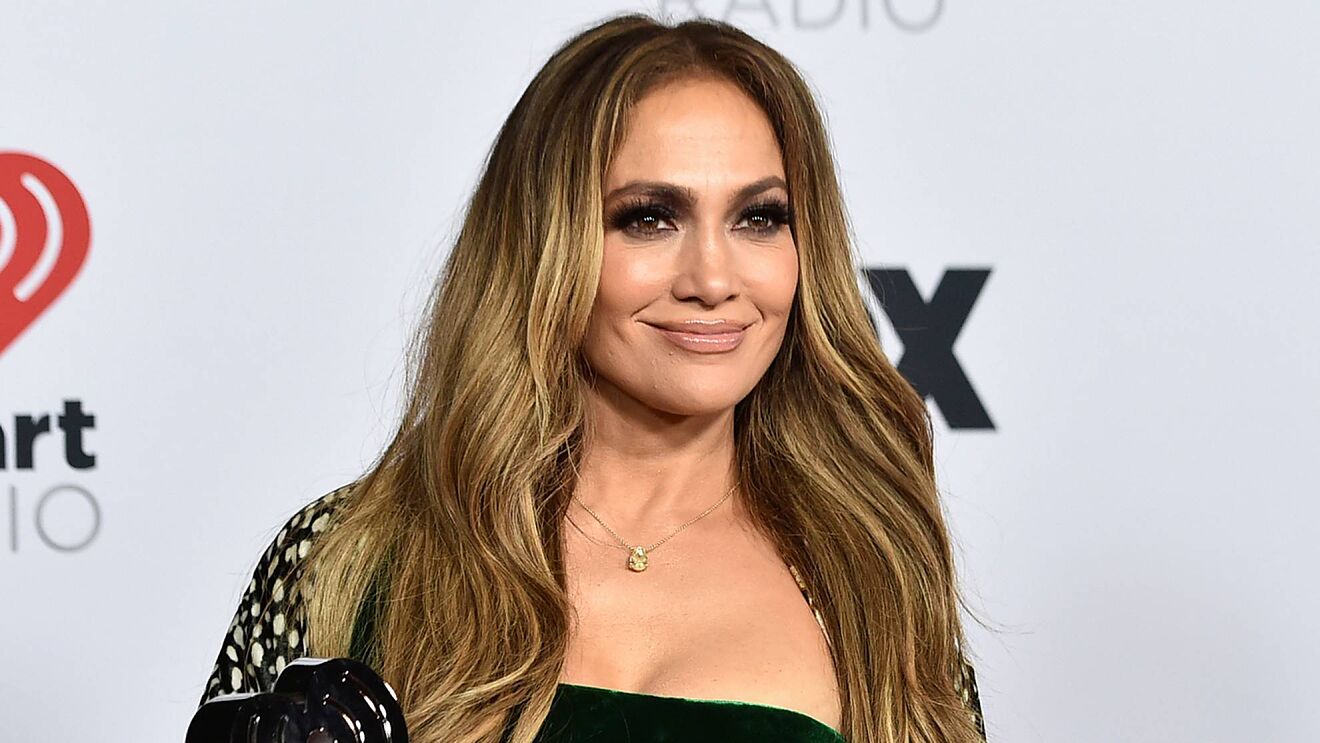 Dünyaca ünlü şarkıcı Jennifer Lopez, küvetteki pozlarını paylaştı