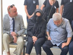 Ebru Gündeş, Funda Arar'ı aradı