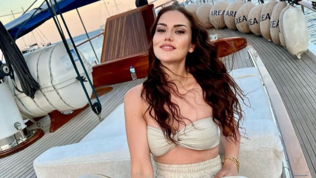 Fahriye Evcen, Rusya'dan dönen Burak Özçivit'le tatilde