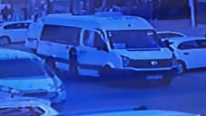 beylikduzunde-minibusteki-telefonu-sahipleri-varken-boyle-caldi-rEwZihLq.jpg