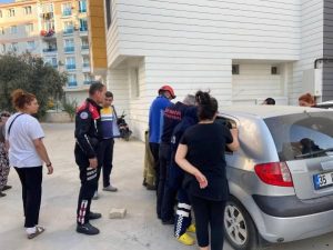 kapilari-kilitlenen-otomobilde-mahsur-kalan-bebegi-itfaiye-kurtardi-1t5HCm1y.jpg
