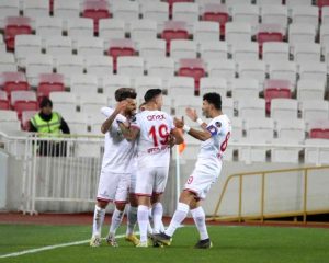 spor-toto-super-lig-dg-sivasspor-0-antalyaspor-2-ilk-yari-CXm4D5L5.jpg