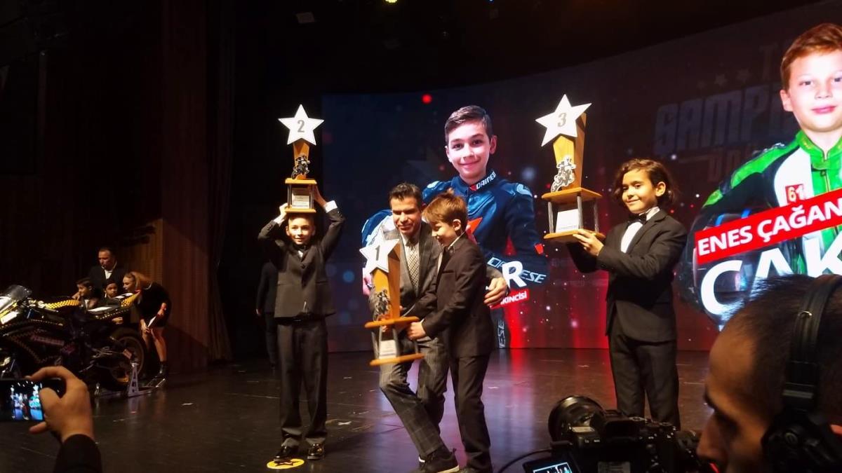 11-yasindaki-minik-motosiklet-sporcusu-cagatay-coklar-turkiye-2si-oldu-niXnspgY.jpg