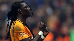 37-yasindaki-gomis-tarihi-performansiyla-galatasarayi-sirtladi-T88gQ23y.jpg
