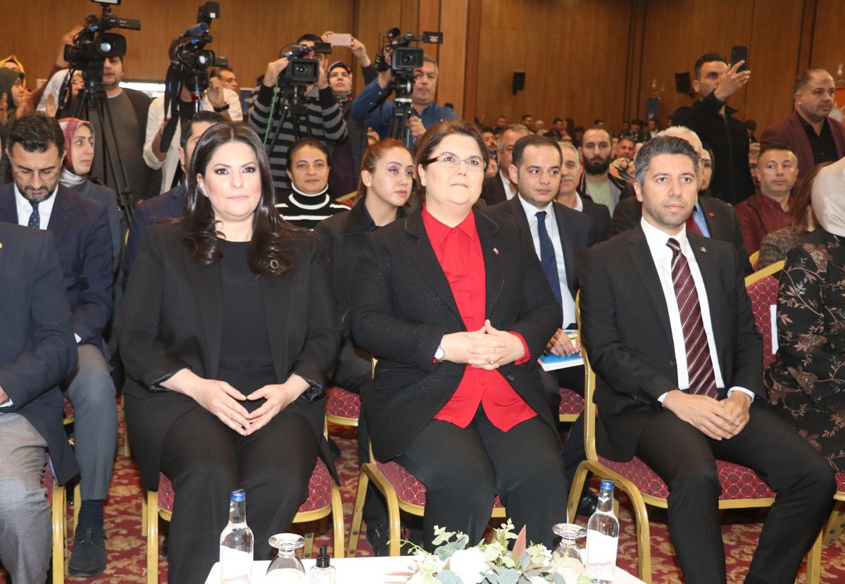 bakan-yanik-ak-parti-adana-il-danisma-meclisi-toplantisinda-konustu-1-vZcPykGh.jpg