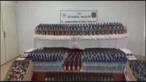 jandarma-operasyonunda-binlerce-litre-sahte-icki-ele-gecirildi-xTVIGVHO.jpg