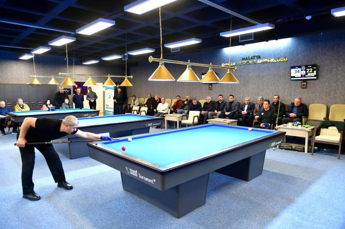 yesilyurtta-bilardo-turnuvasi-cekismeli-gecti-1JRllnE4.jpg