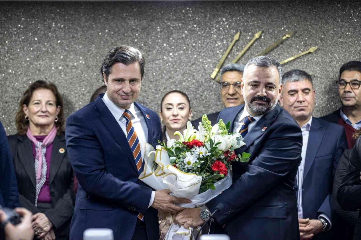chp-izmirin-yeni-baskani-aslanoglu-gorevi-devraldi-nCldIdTn.jpg