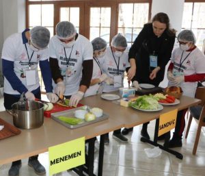 ozel-ogrenciler-yemek-yarismasinda-hunerlerini-sergiledi-niAX1C5P.jpg