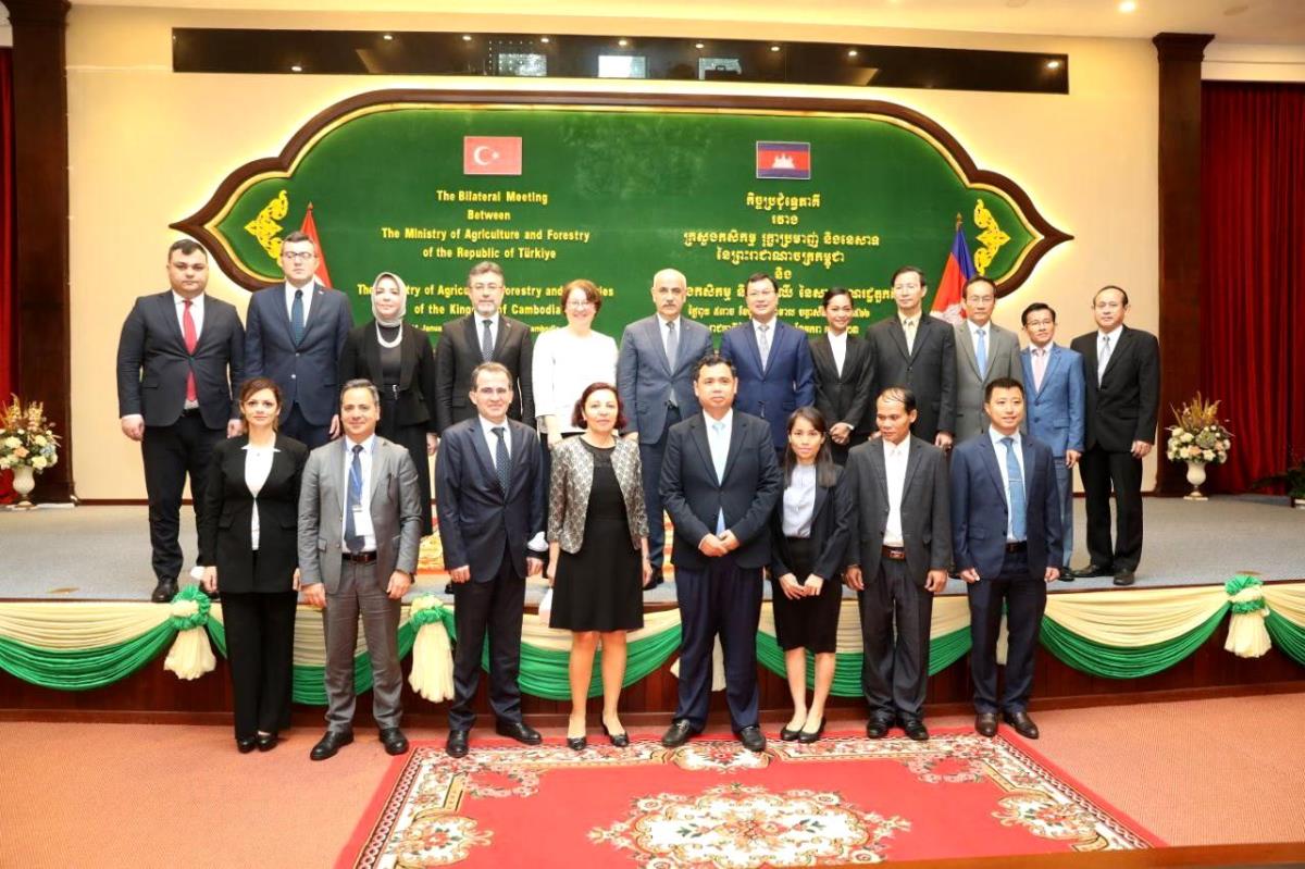 tarim-ve-orman-bakani-kirisci-kambocyada-MQtKC6iW.jpg