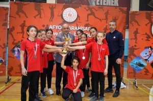 voleybol-kucuk-kizlar-musabakalari-tamamlandi-WmxMz59l.jpg