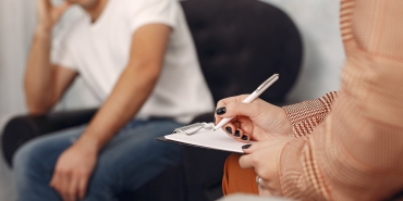 Man sitting in the psychologist's office and talking about probl