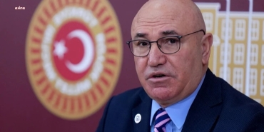 0x0-45lik-mine-tugayin-genclik-sirri-ne-haftada-2-kez-bu-3lu-karisimi-yuzune-suruyor-tek-bir-kirisigi-yok-1722173509026