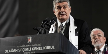 0x0-45lik-mine-tugayin-genclik-sirri-ne-haftada-2-kez-bu-3lu-karisimi-yuzune-suruyor-tek-bir-kirisigi-yok-1722173509026