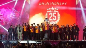 Galatasaray şampiyonluğunu kutluyor
