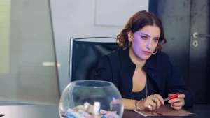 hazal-kaya-ameliyat-oldu-15-yildir-canima-kast-ediyordu-uneh