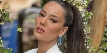 8753-pelin-akil-kac-yasinda-kimdir-kiminle-evli-aslen-nereli-unlu-oyuncunu-kariyeri-ve-hayati-1