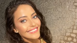 1200x675-oyuncu-tugba-melis-turk-umreden-bildirdi-adinin-hikayesini-ilk-kez-acikladi-meger-babaannesi-1765348829770